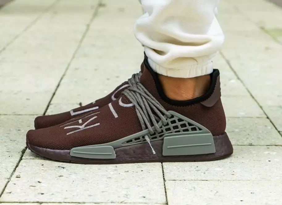 Pharrell Adidas NMD Hu Chocolate GY0090 Julkaisupäivä jaloissa