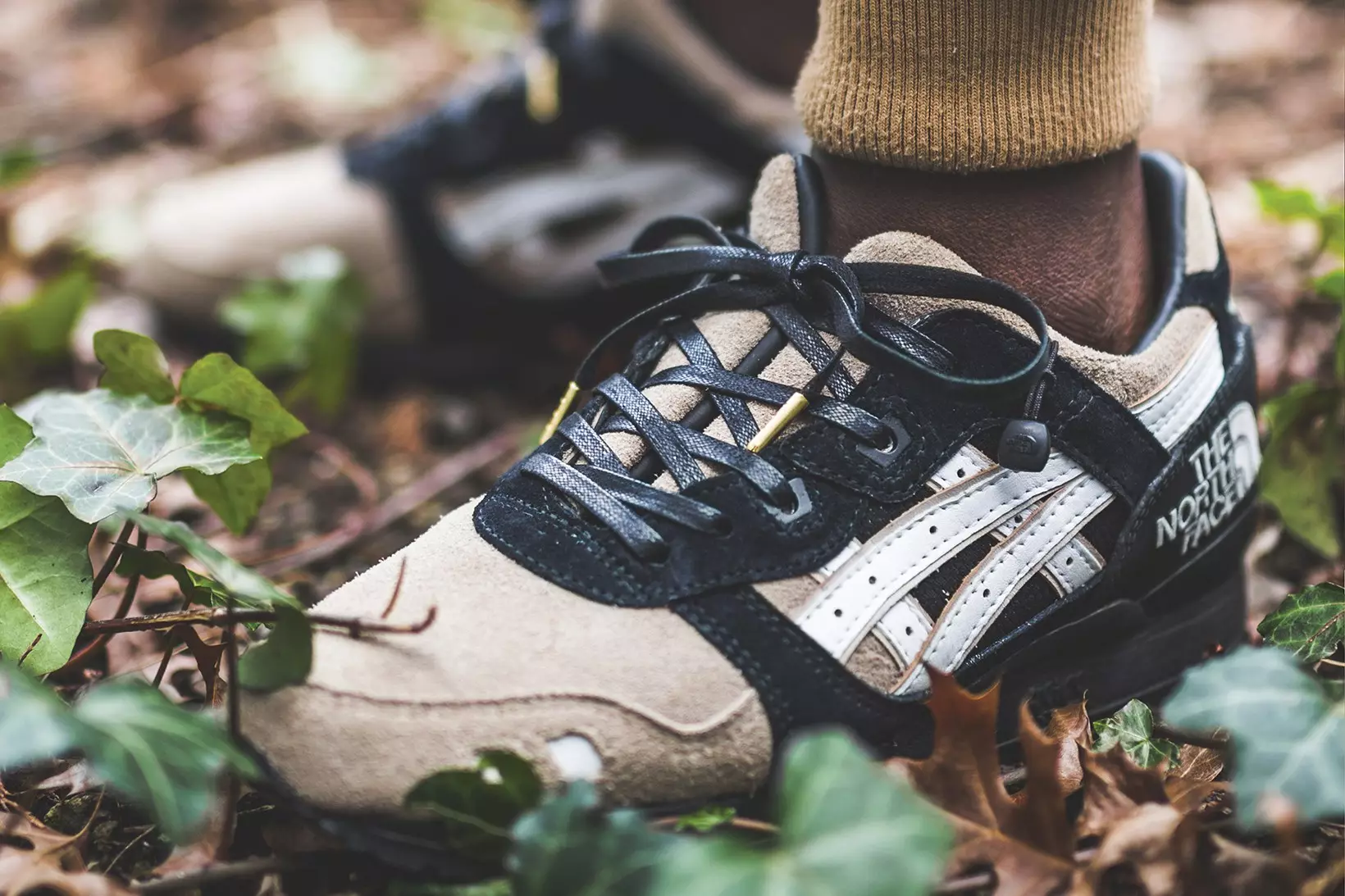 North Face x ASICS Gel Lyte III စိတ်ကြိုက်ဖြစ်သည်။