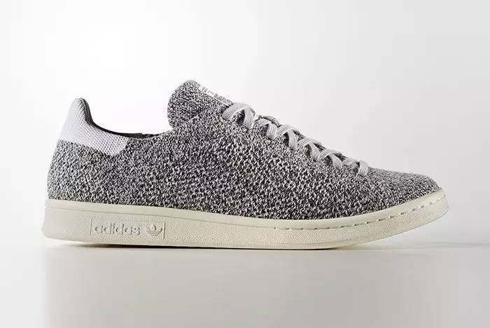 adidas Stan Smith Primeknit Wool သည် မီးခိုးရောင်နှင့် အဖြူရောင်ဖြစ်သည်။