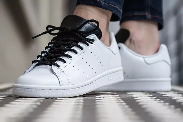 Біле взуття Adidas Stan Smith