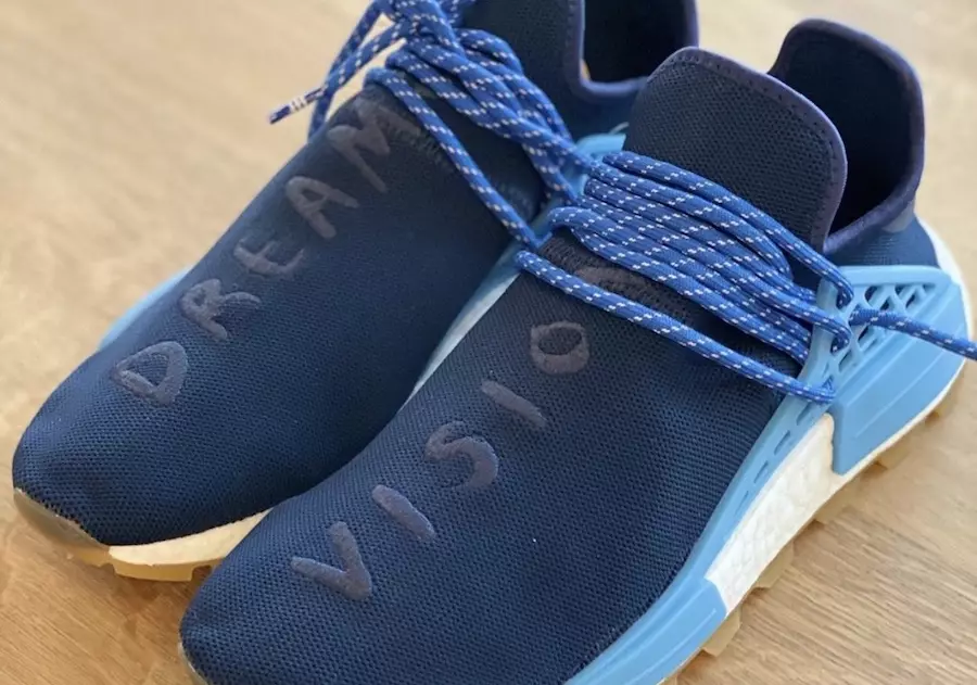 النظرة الأولى: Pharrell x adidas NMD Hu