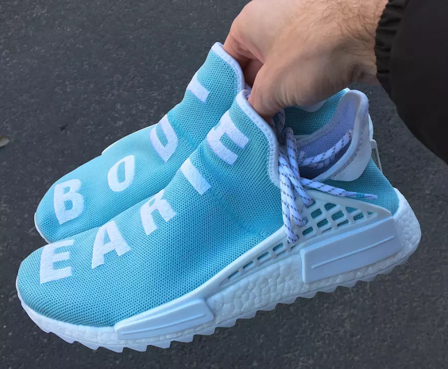 Pharrell adidas NMD Hu 바디 어스 라이트 블루