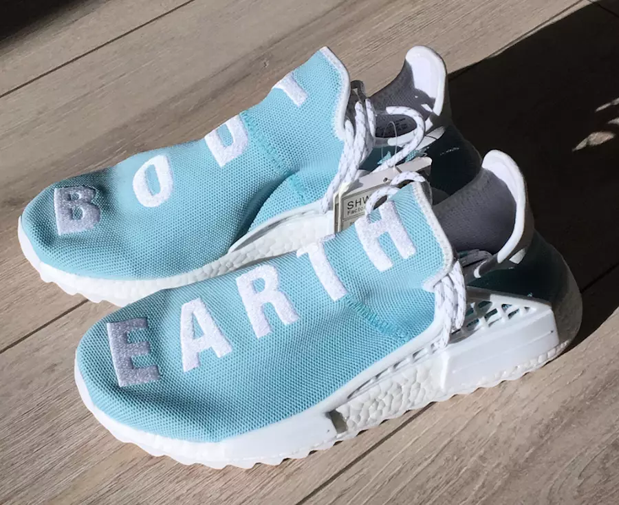 Pharrell adidas NMD Hu 바디 어스 라이트 블루