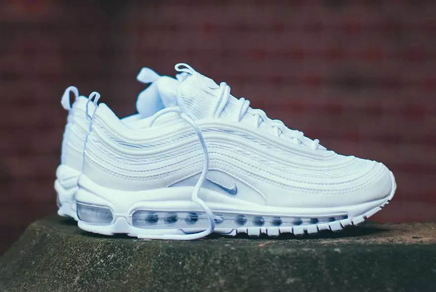 Nike Air Max 97 arribant en blanc i platí pur