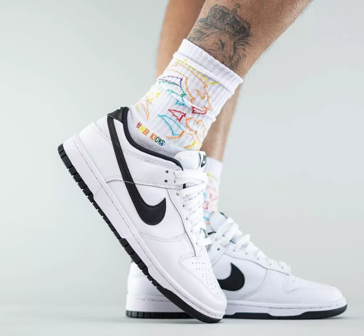 Nike Dunk Low White Black Release Datum Op-Féiss