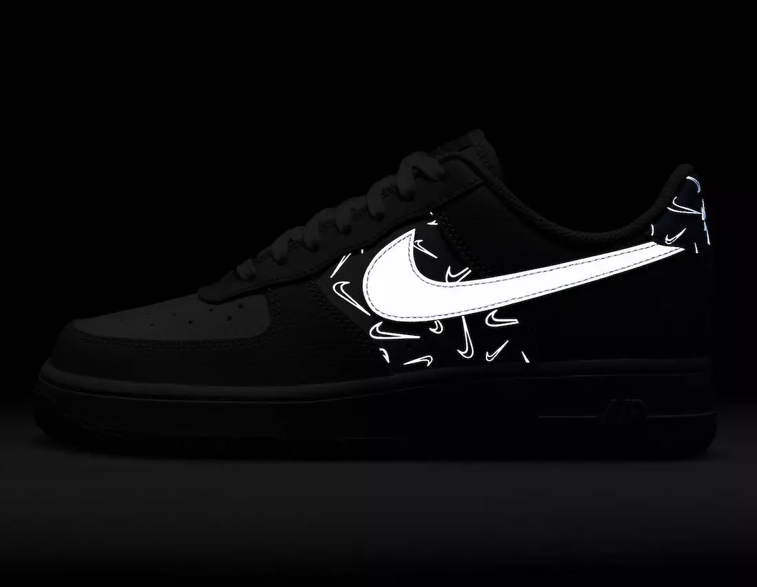 Nike Air Force 1 Tercakup dalam Swooshes Mini Reflektif