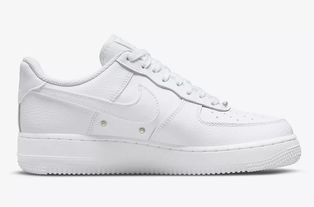 Дата на издаване на Nike Air Force 1 Pearl DQ0231-100