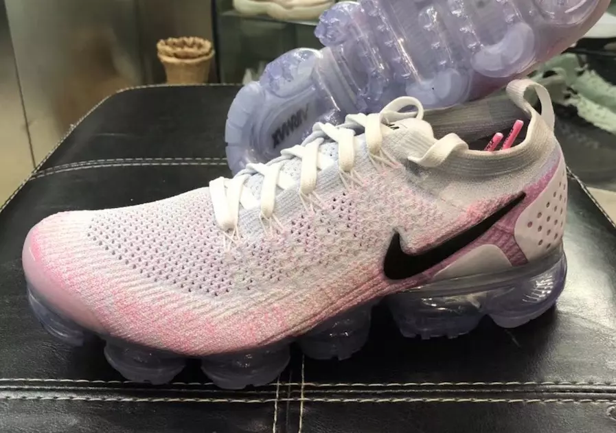 Guarda in dettaglio la Nike Air VaporMax 2.0 nei toni del rosa