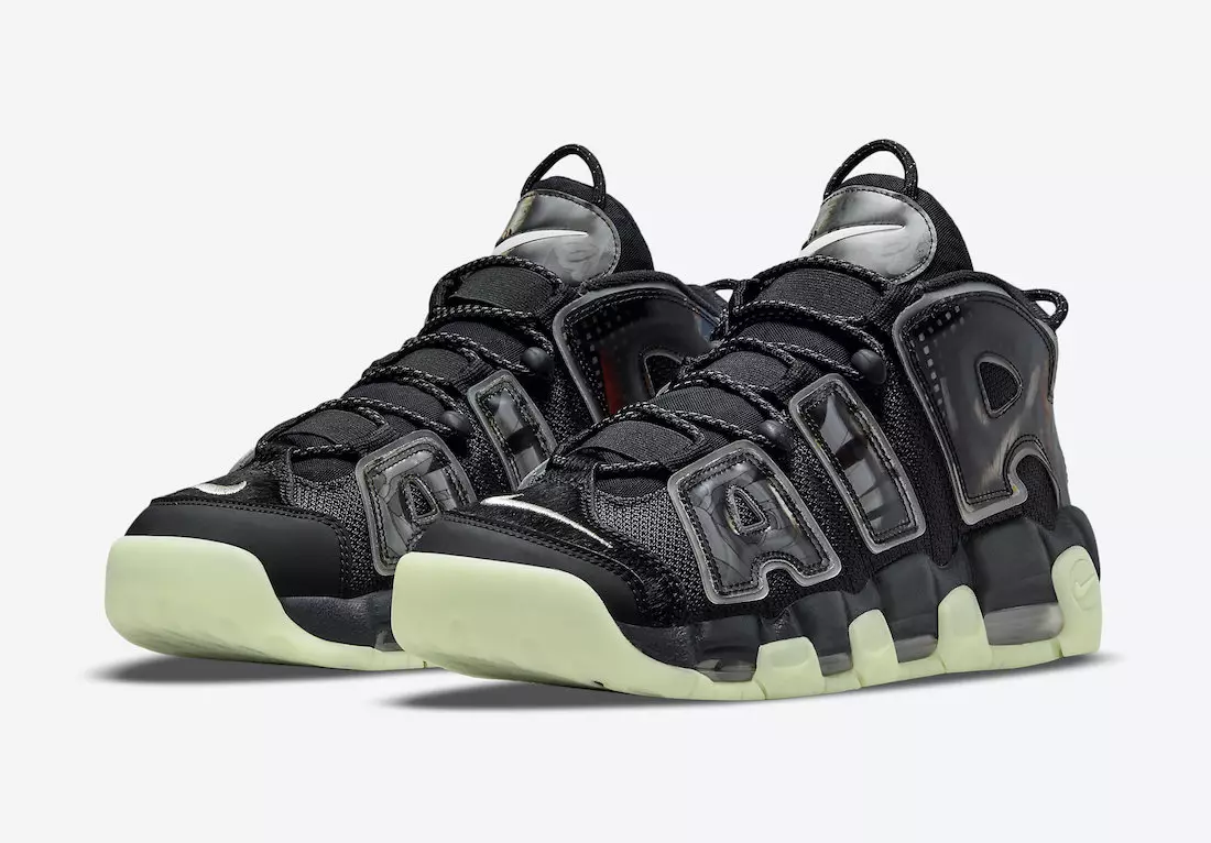 Энэ Nike Air More Uptempo дээр Утагава Куниёшигийн уран бүтээлийг үзүүлэв