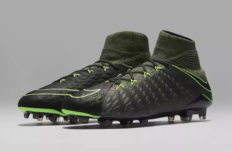 Scaoileann Nike Football an Brand New Hypervenom 3 Tech Craft