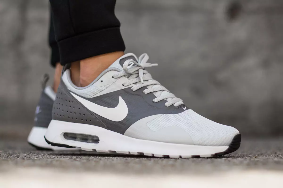 Nike Air Max Tavas Essential Platino puro