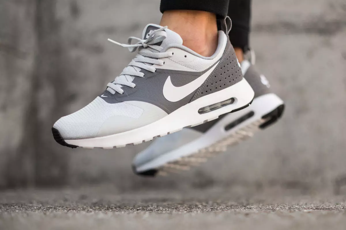 Nike Air Max Tavas Essential platino puro