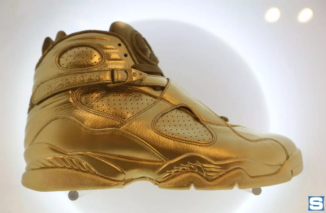 Air Jordan 8 Gold Kollektioun