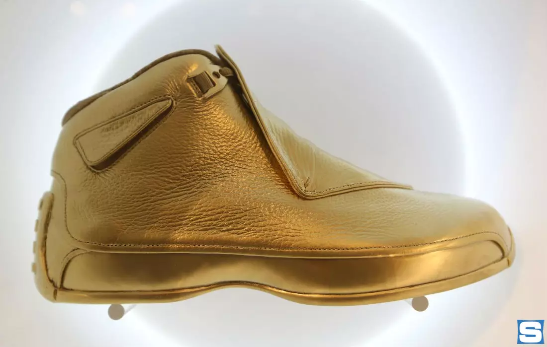 Kolekce Air Jordan 18 Gold