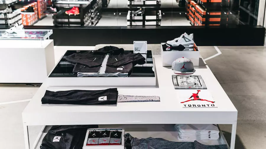 Jordan Brand 306 Yonge Toronto parduotuvė