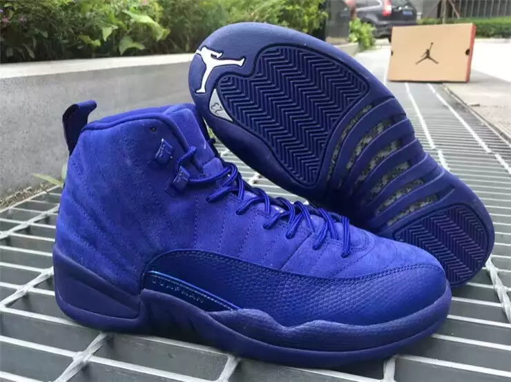 Air Jordan 12 màu xanh hoàng gia