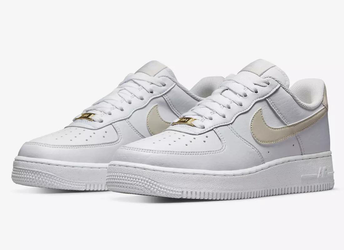 Nike Air Force 1 Next Nature מופיע בלבן ובז'