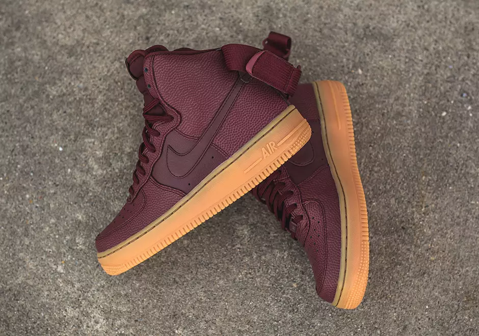 Cluiche Nike Air Force 1 Ard Oíche Maroon