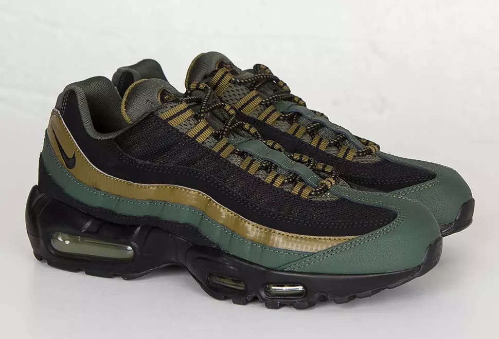 Nike Air Max 95 Essential "מיליטיאַ גרין"