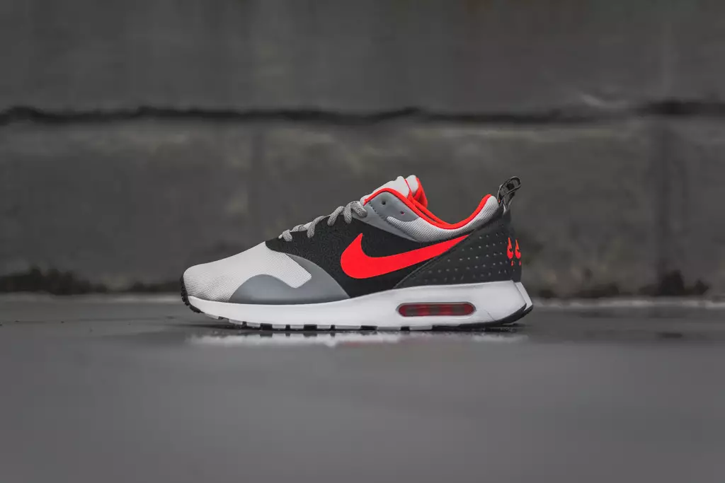 Nike Air Max Tavas "Bright Crimson"