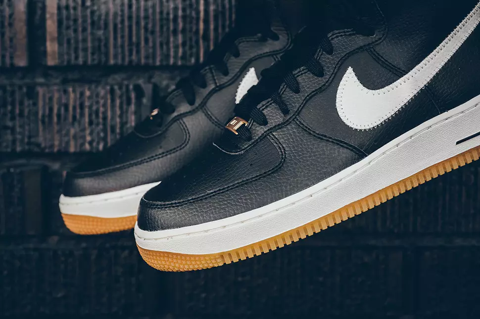 Nike Air Force 1 Yüksək Qara Saqqız