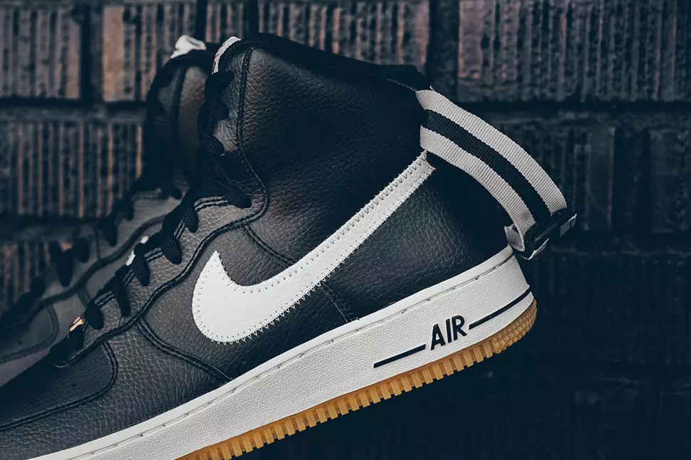 Nike Air Force 1 Yüksək Qara Saqqız