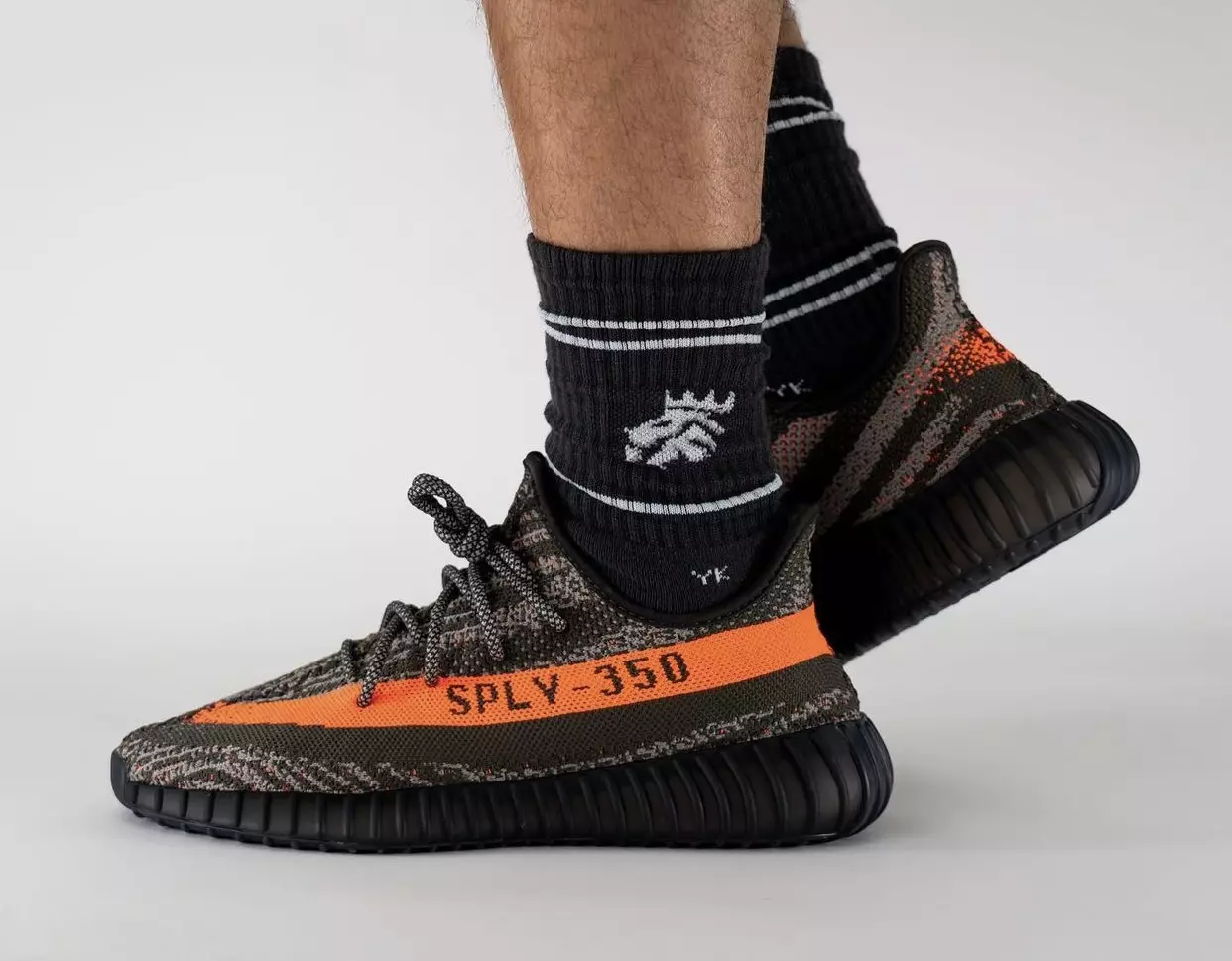 adidas Yeezy Boost 350 V2 Dark Beluga Datum izlaska On-Feet