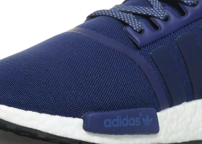 أديداس NMD R1 الأزرق