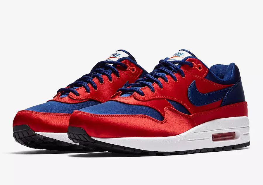 Confezione in raso di Nike Air Max 1