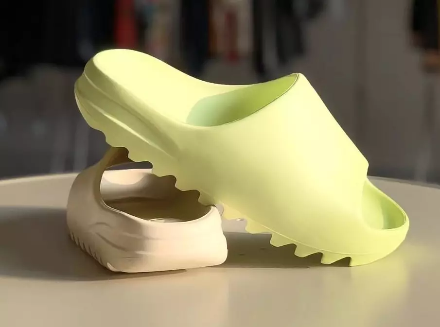 Yeezy Slide Glow Green Release Datum