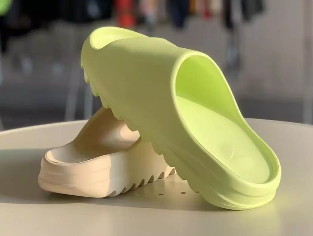 Dáta Eisiúna Yeezy Slide Glow Green