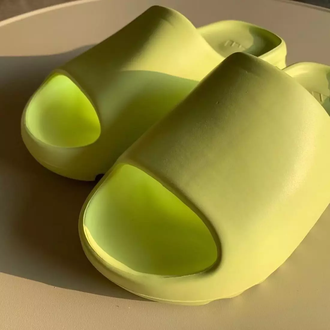 Yeezy Slide Glow Green – data premiery