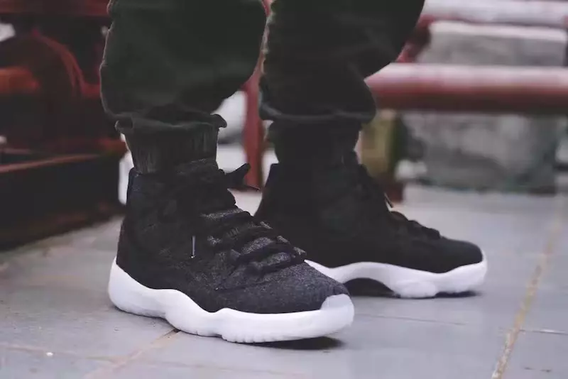 Air Jordan 11 ull på føttene