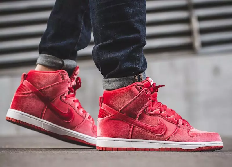 Nike SB Dunk High terciopelo rojo