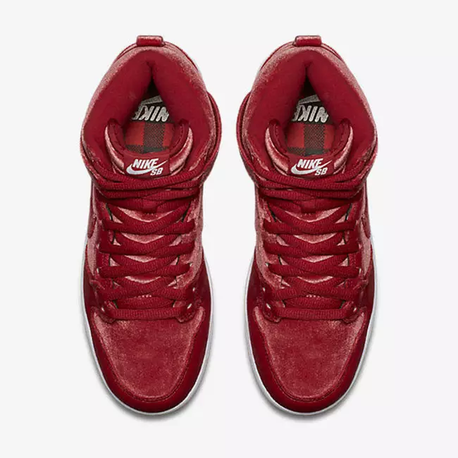 Nike SB Dunk Juu Santa Claus