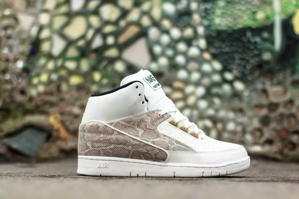 Nike Air Python «Золотой металлик»