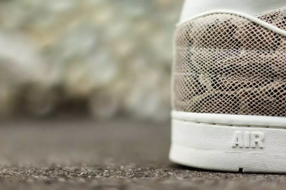 nike-air-python-metallic-gull-4