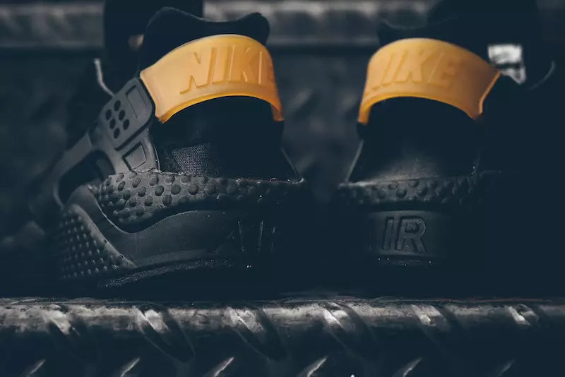 Nike Air Huarache Negro Metálico Oro