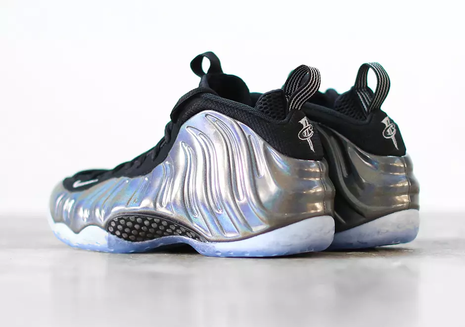 Nike Air Foamposite One hologram megjelenési dátuma