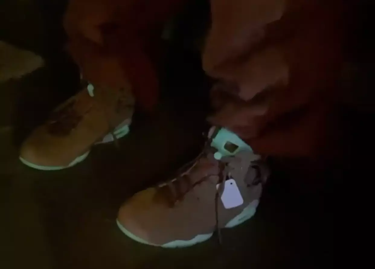 Travis Scott Air Jordan 6 nashr qilinmagan qorong'uda porlash namunasi