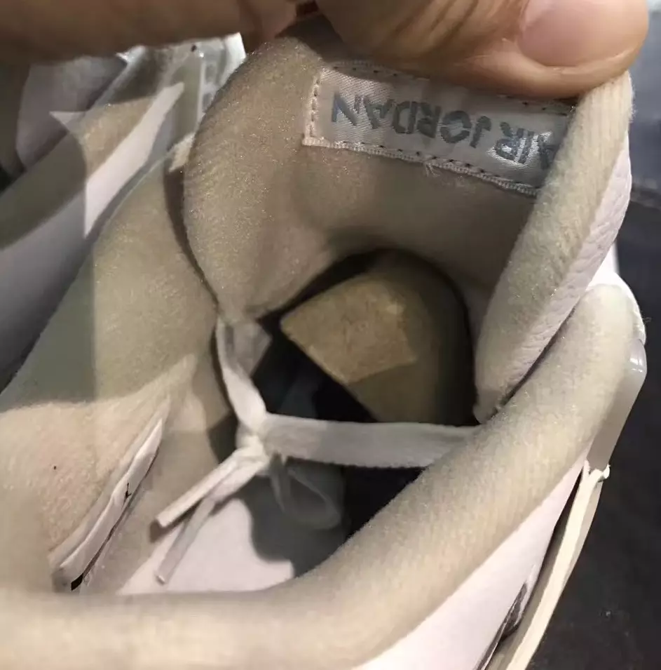 Linen Cahaya Pasir Air Jordan 4 487724-118