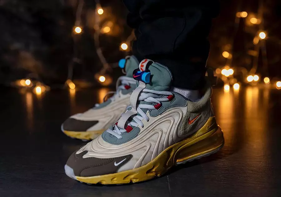 Travis Scott Nike Air Max 270 React CT2864-200 išleidimo data ant kojų