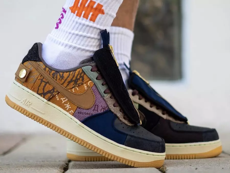 Travis Scott Nike Air Force 1 נידעריק CN2405-900 מעלדונג טאָג אויף די פֿיס