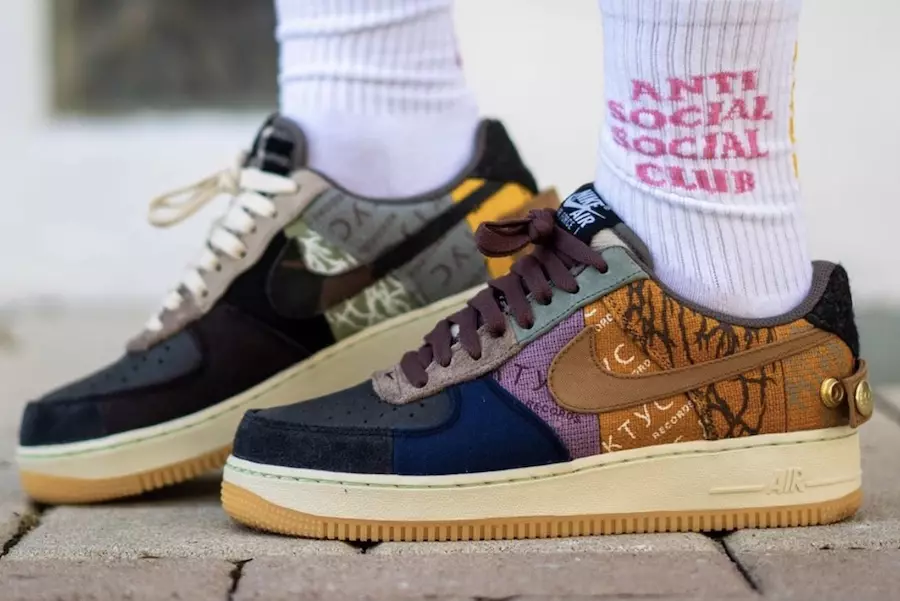 Travis Scott Nike Air Force 1 Low CN2405-900 תאריך שחרור על הרגליים