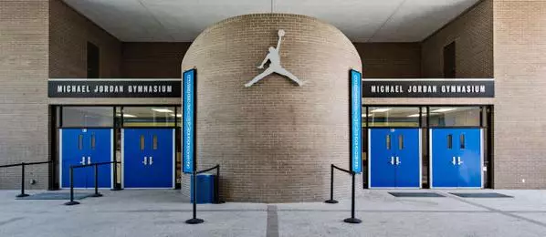 Michael Jordanin Laney High School saa Jordan-brändin muodonmuutoksen