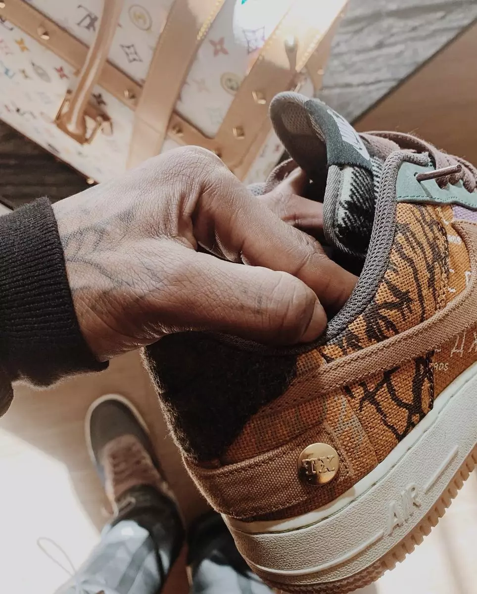 Travis Scott Nike Air Force 1 Dáta Eisiúna Íseal