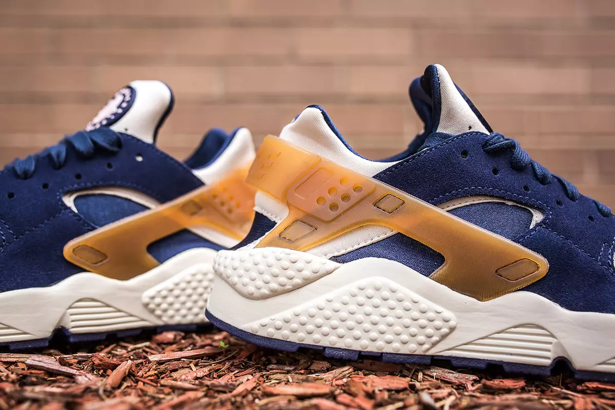 מפרש Nike Air Huarache Premium Navy Brown