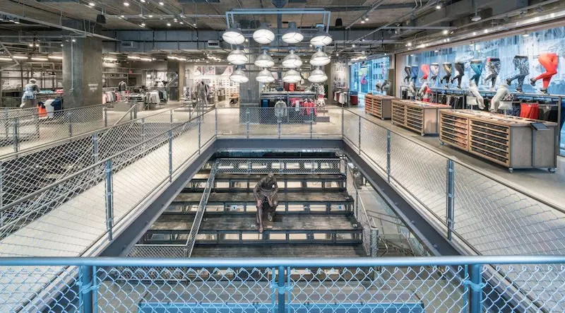 Дар дохили adidas NYC Flagship Store