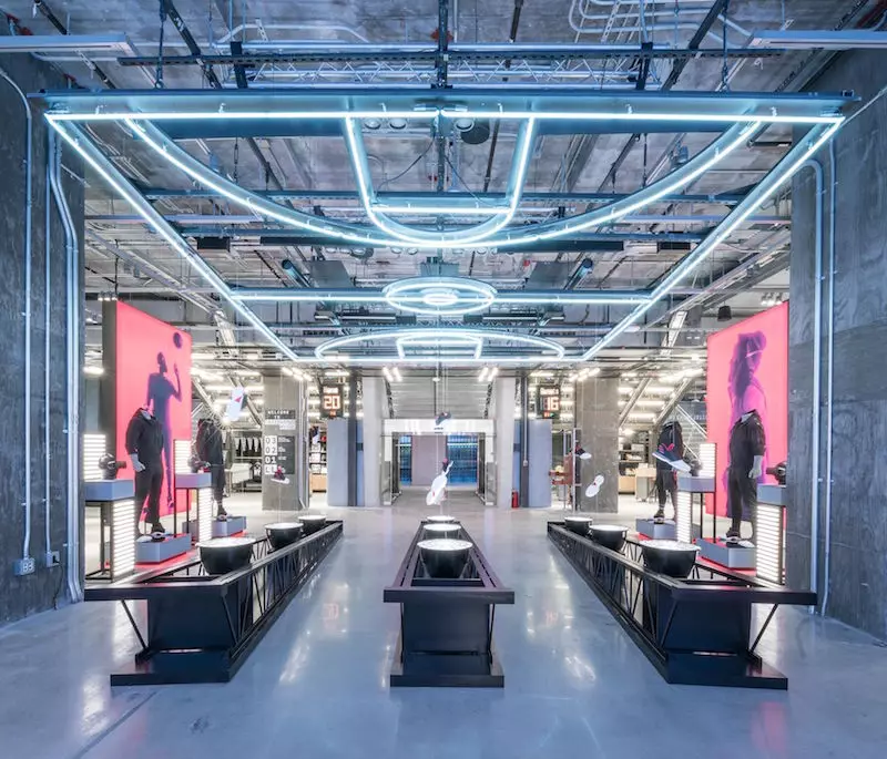 Inni í Adidas NYC Flagship Store