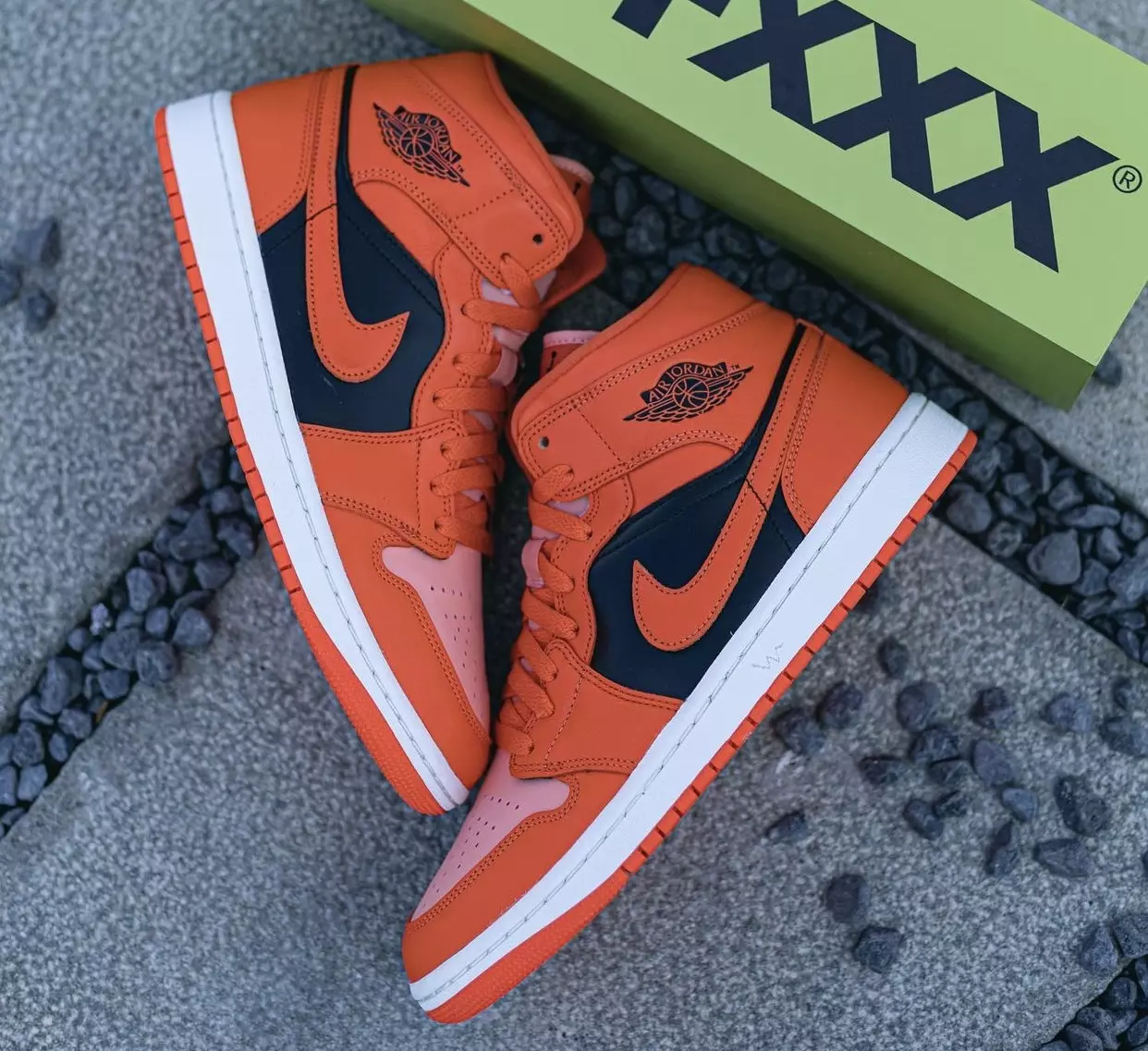 Air Jordan 1 Mid Orange Black DM3381-600 Tarikh Tayangan